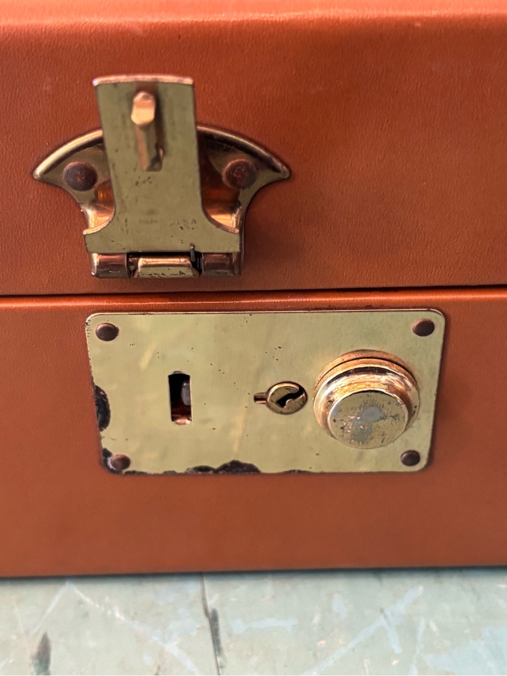 Vintage travelling bar case suitcase 1940’s bar accessories - Picture 3 of 13